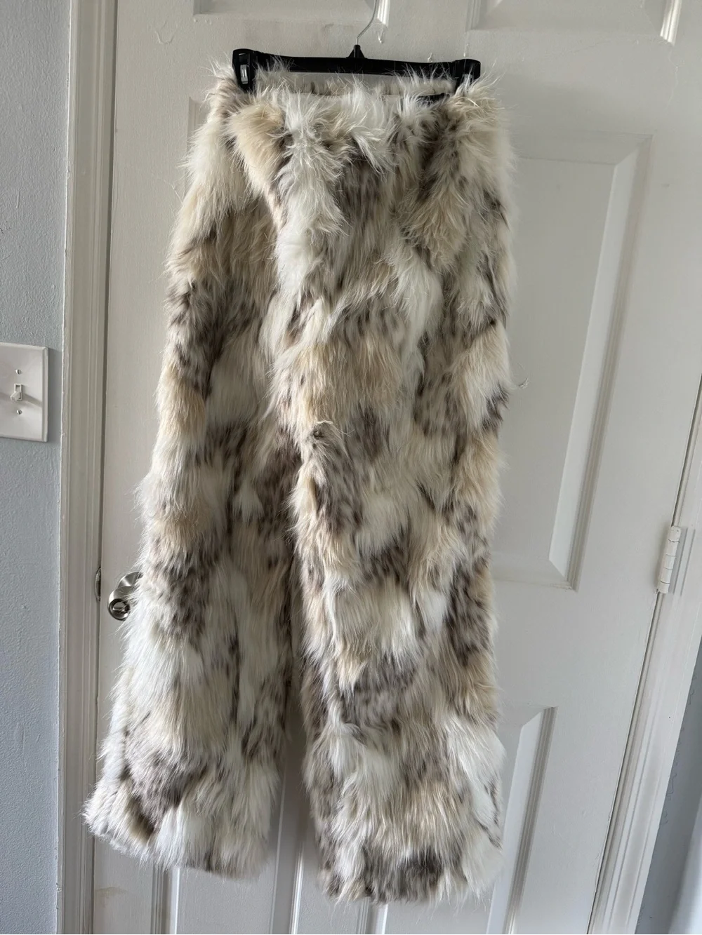 Akira Faux Fur set - Picture 11 of 11